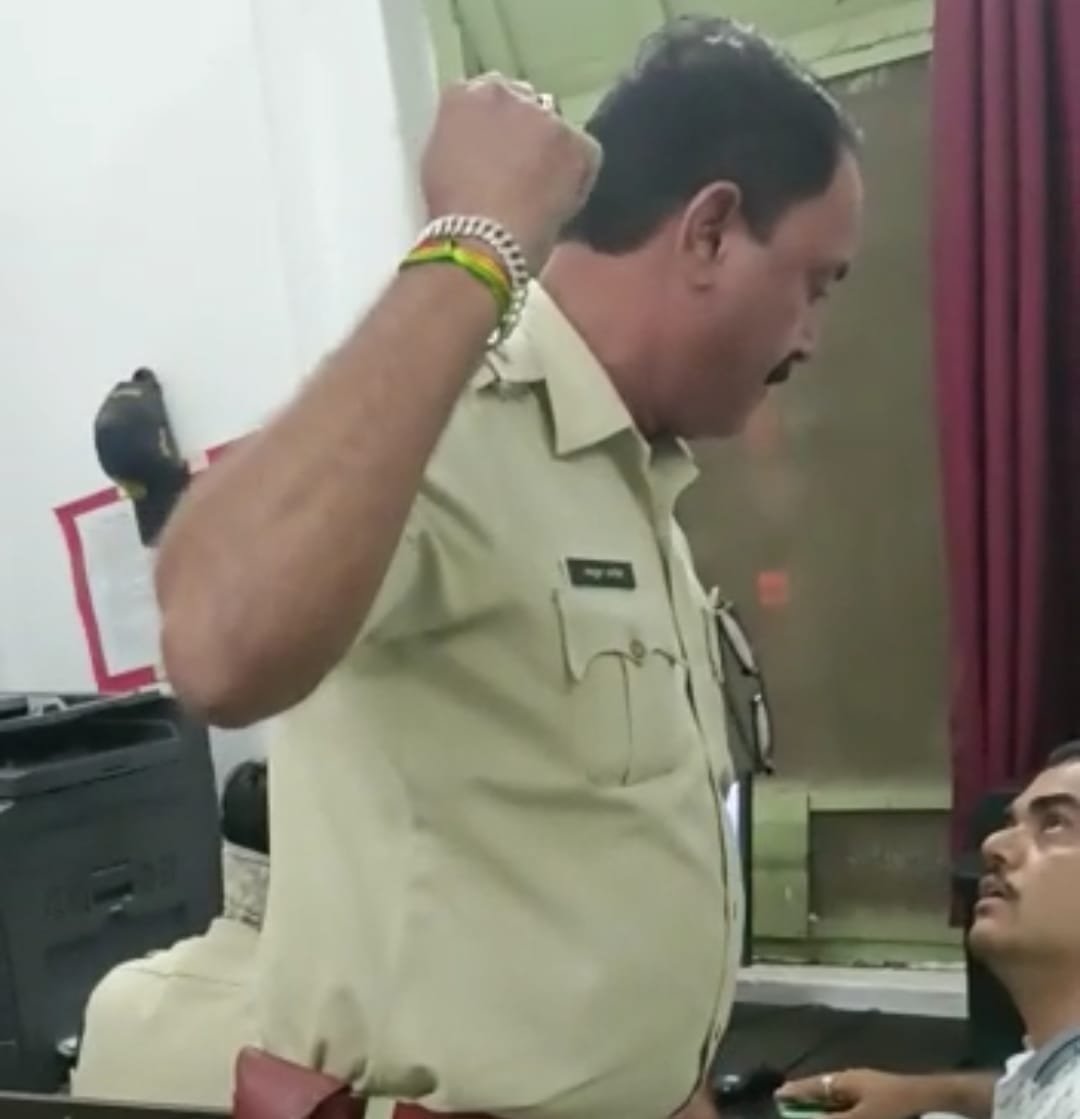 MP News Account officer had to complain at Bairagarh police station, ASI threatens encounter if he does not co