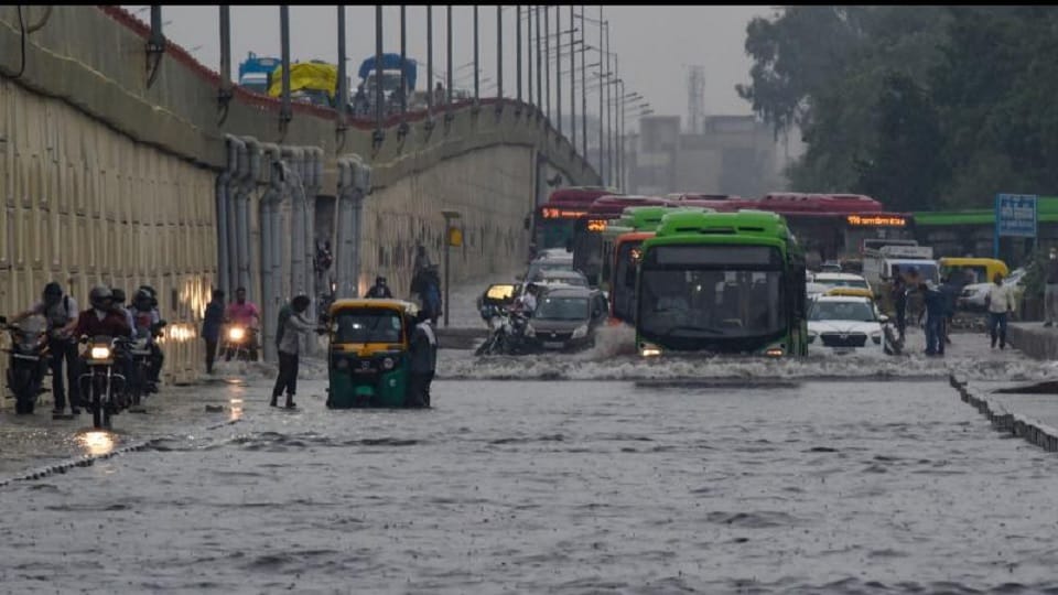 Rain raised political temperature in Delhi