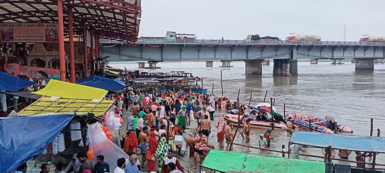 Devotees take a dip in the Ganges on Sharad Purnima