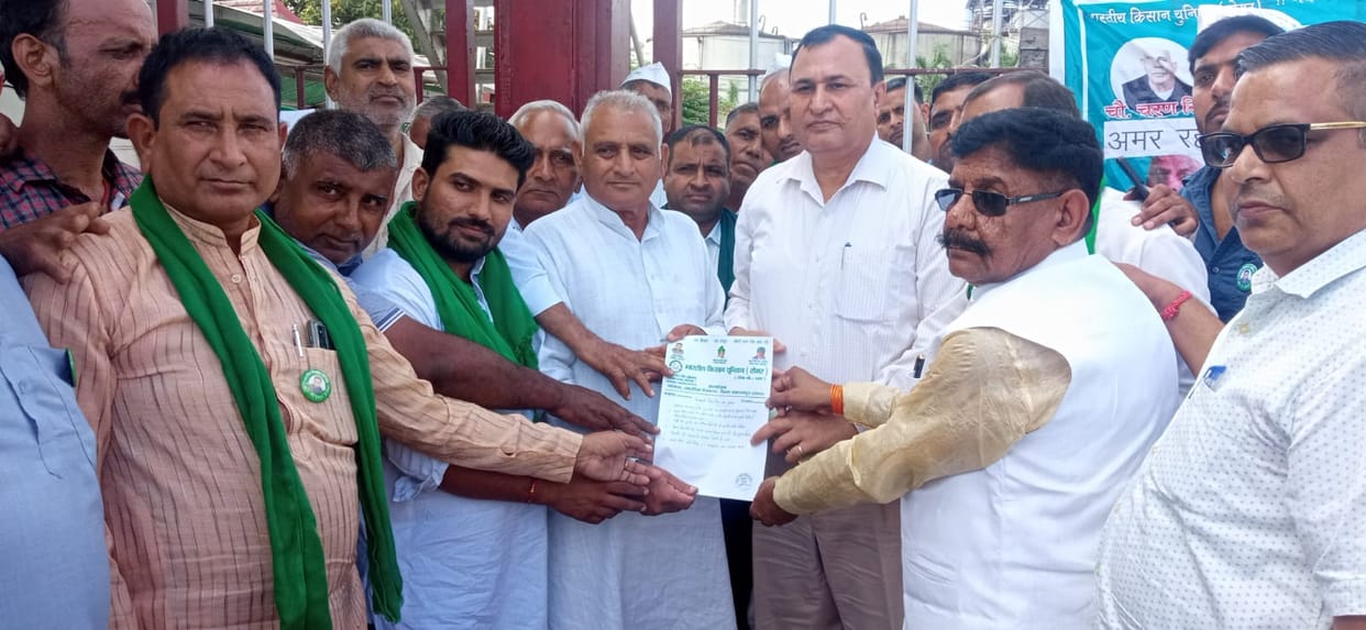 Bhakiyu Tomar protested at Bajaj Sugar Mill regarding sugarcane payment
