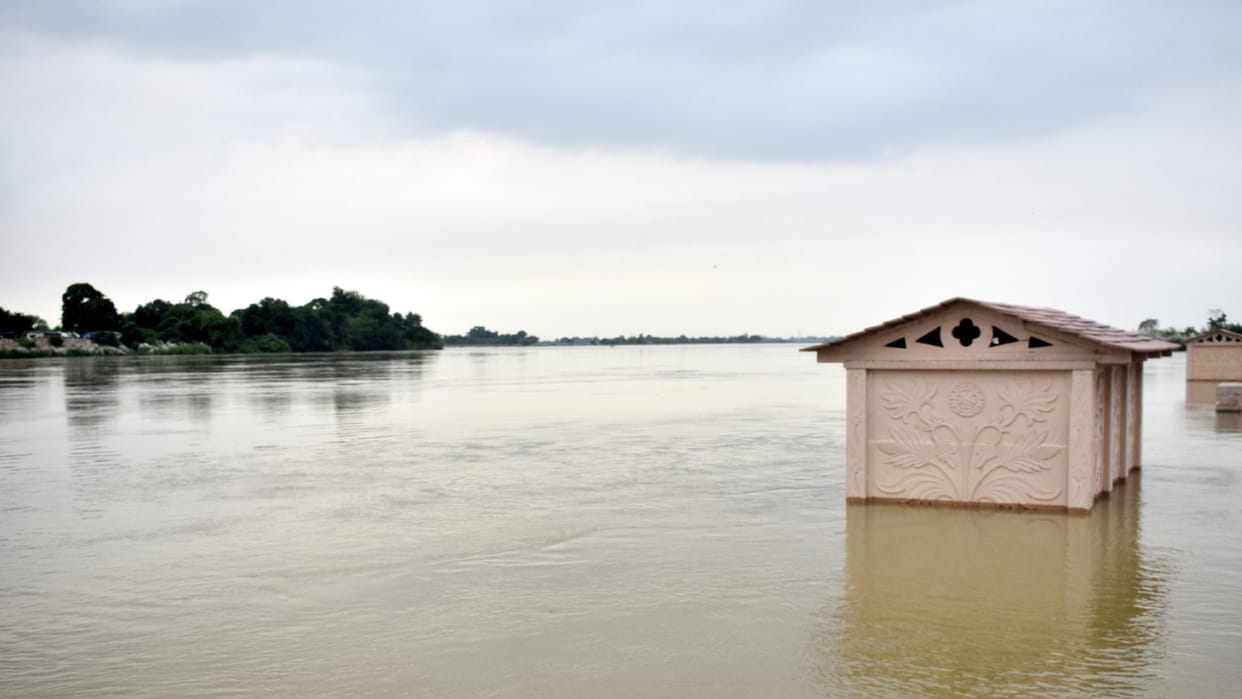 All rivers flowing through Gorakhpur except Gorra and Ami above red mark