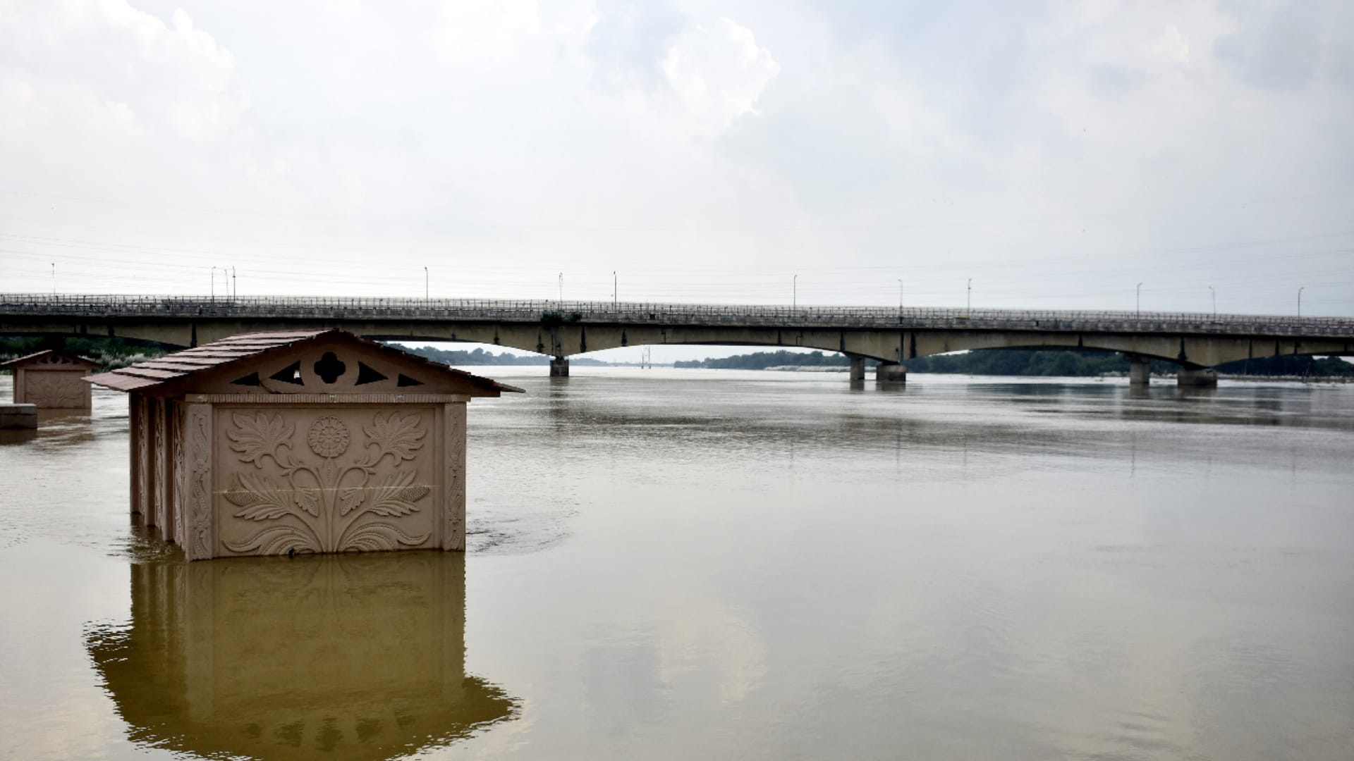 All rivers flowing through Gorakhpur except Gorra and Ami above red mark