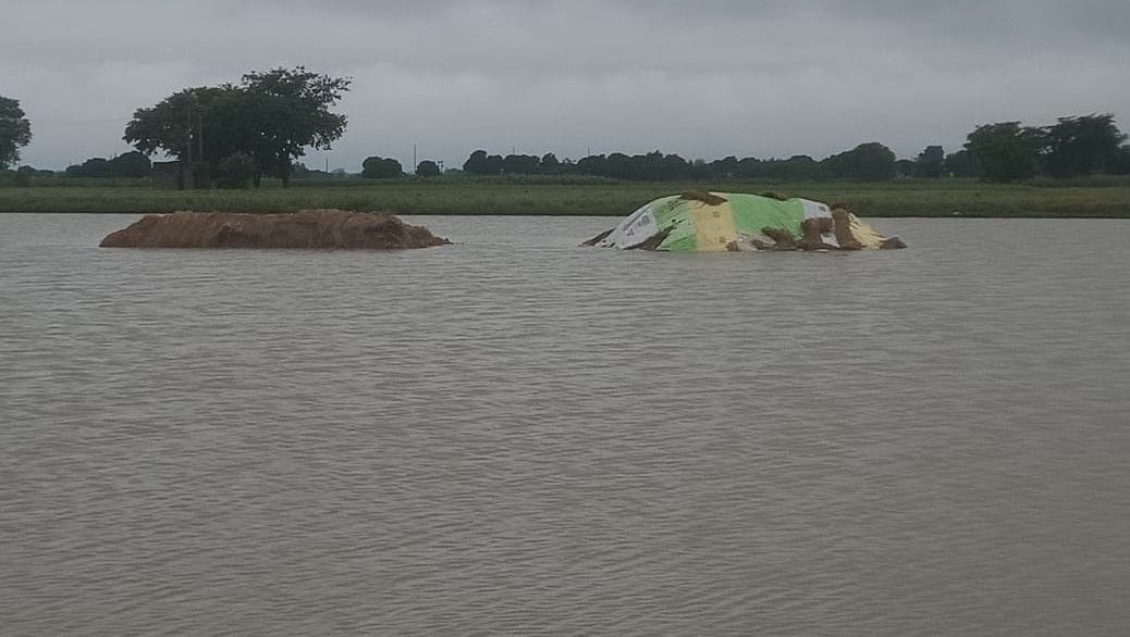 Hathras: The fear of spoiling the paddy is haunting the shopkeepers
