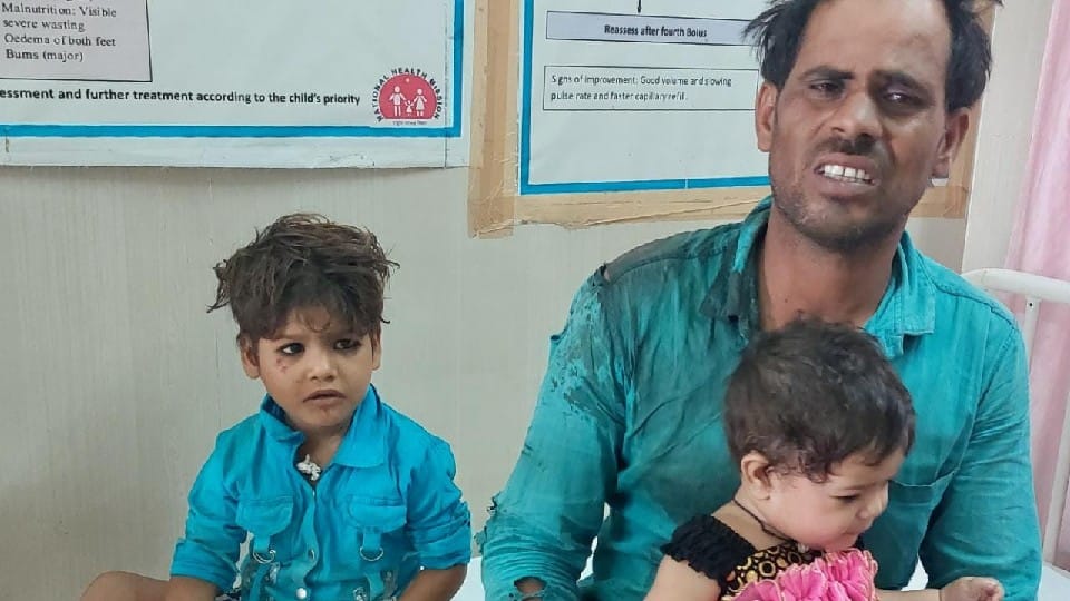 MP News: Truck hits bike riders in Damoh, mother-daughter killed