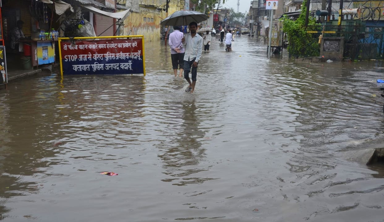 Four times the water fell in three days due to the average rain of the whole month