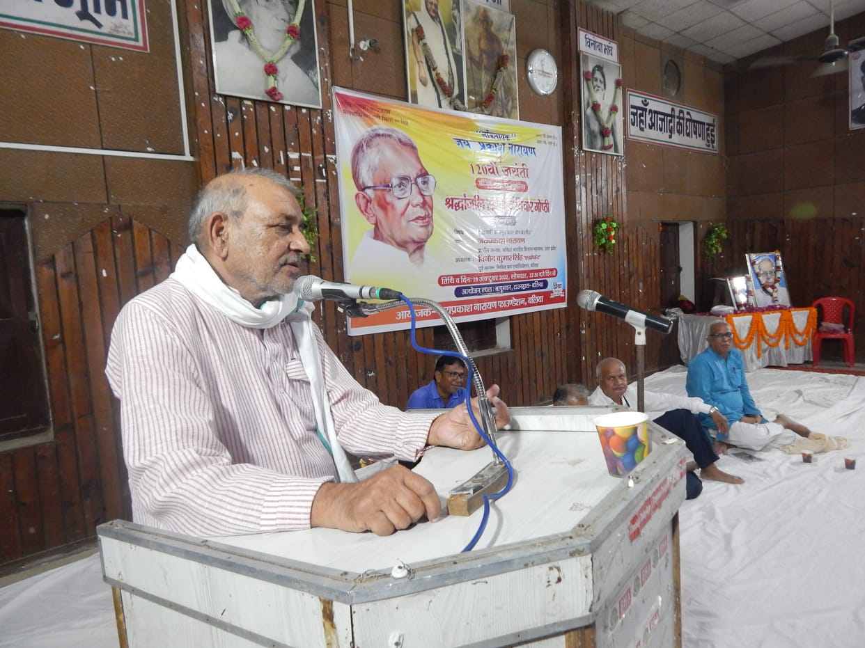 You soldiers have come to the gate of revolution to apply tilak.