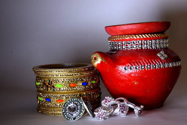 Karwa Chauth 2022 Puja Samagri Vidhi Importance Karva Chauth Kaise Karen in Hindi