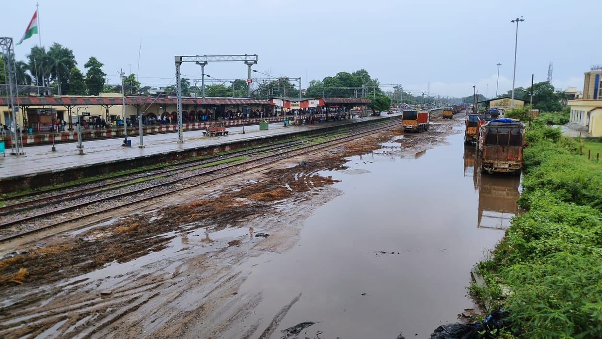 Lack of facilities at railway station, passengers are feeling small