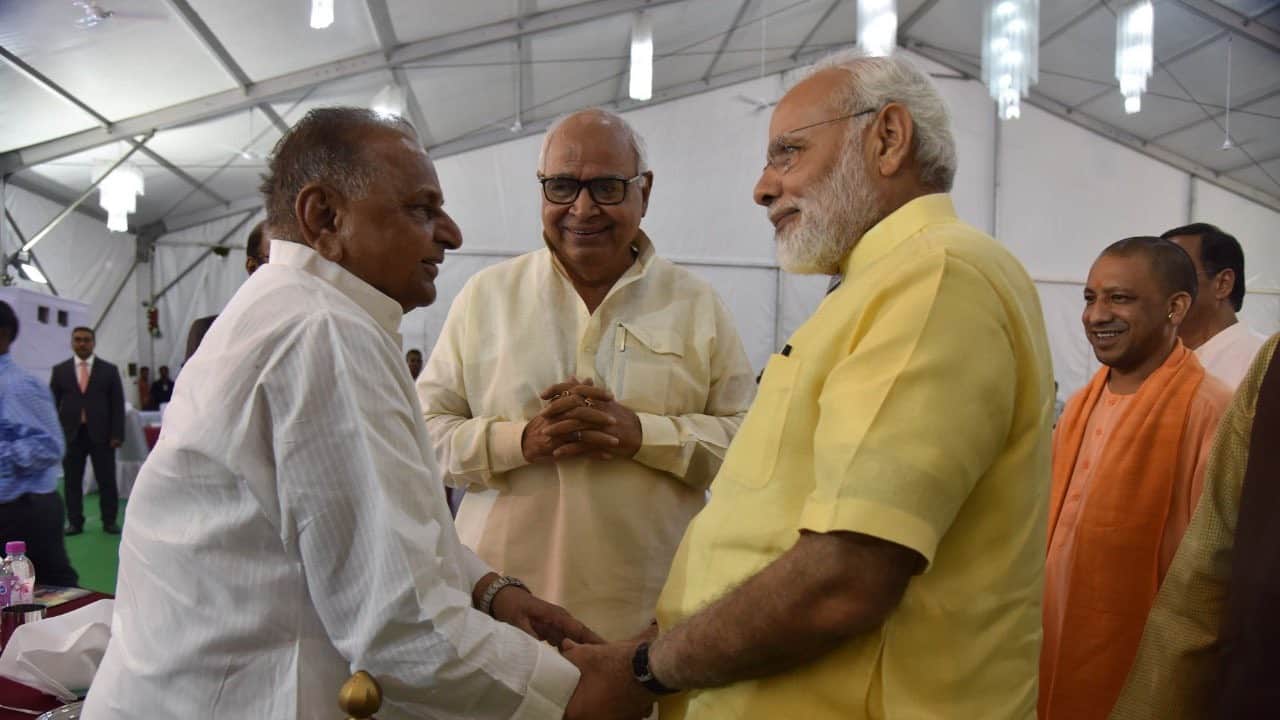 PM Modi shared eight pictures of Mulayam Singh Yadav, know what he said for the samajwadi party patron?