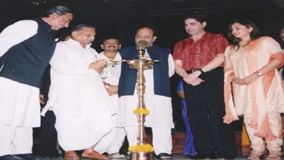 Mulayam had given minister status to Naved Mian even after Azams protest