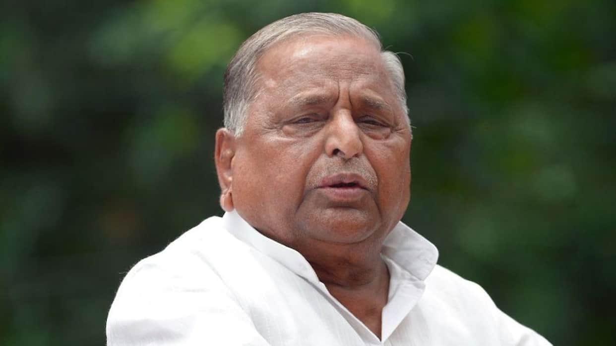 Mulayam Singh Yadav death fight with dacoit to help of milkman know some interesting stories of mulayam