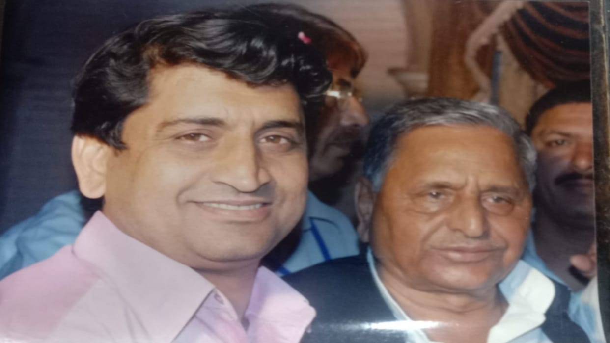 Samajwadi party leader Mualayam Sinh Yadav was big announced in Valmiki Jayanti in Meerut