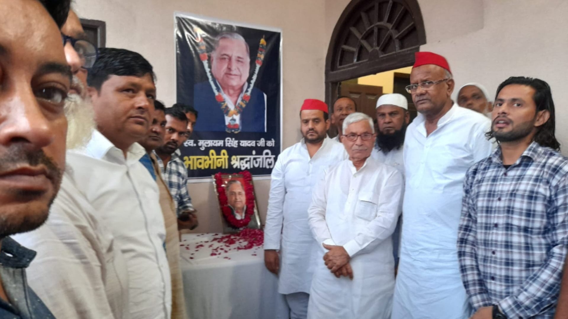 Samajwadi party leader Mualayam Sinh Yadav was big announced in Valmiki Jayanti in Meerut