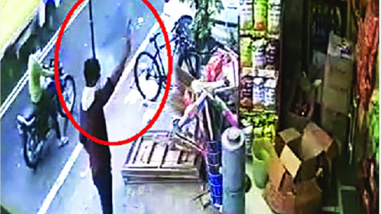 miscreants demanded extortion of 50 lakhs from shopkeeper In Delhi
