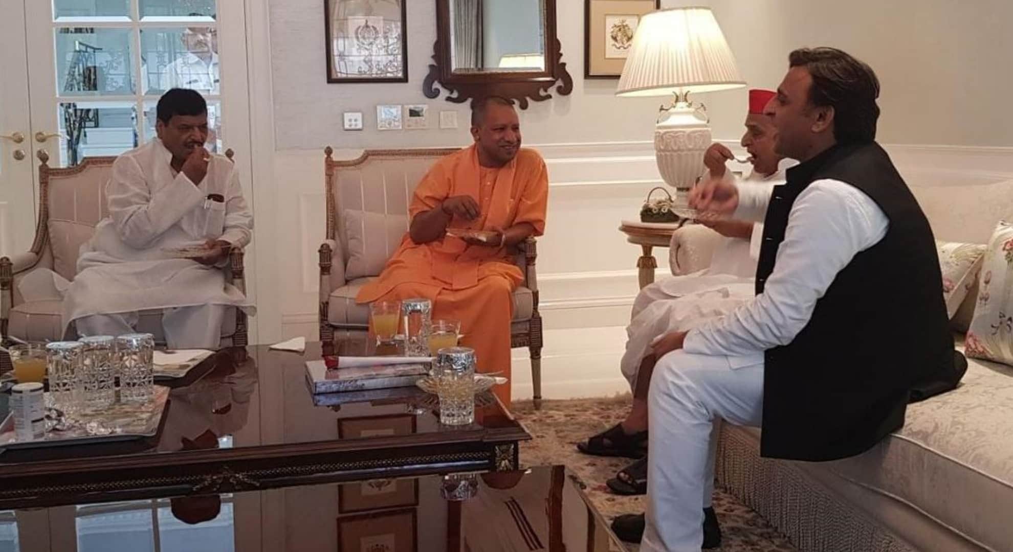 Pic of Mulayam Singh Yadav with CM Yogi Adityanath.