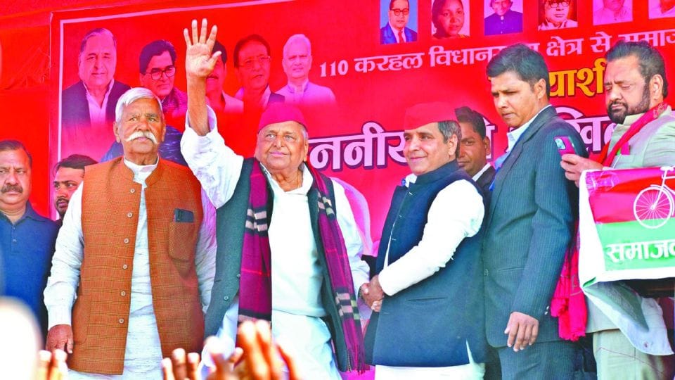 Mulayam singh yadav death considered as work land changed picture of Mainpuri