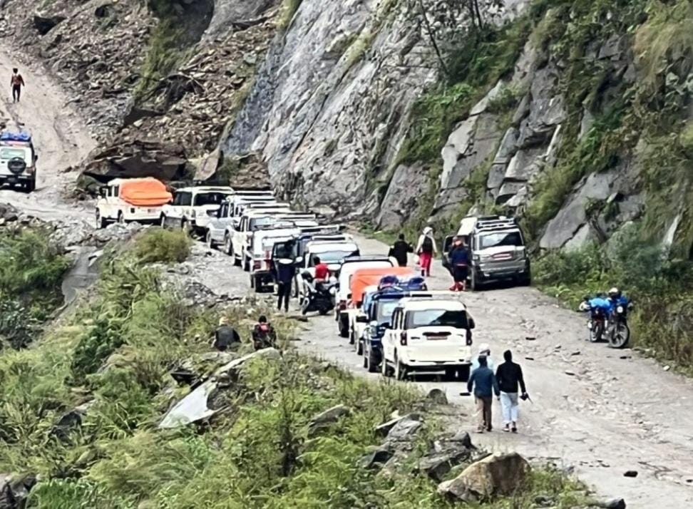 One thousand Indian tourists are stranded in Nepal for five days, hungry for bread