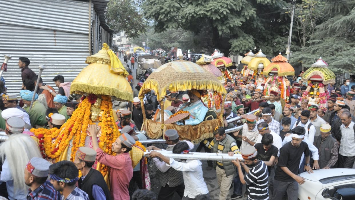 Kullu Dussehra: bhadwan Narasimha's mare ahead, Jaleb followed behind, eight deities graced the