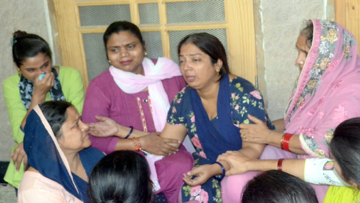 Two death including girl student due to rain and the baraatis had to spend the night in the forest in Bijnor