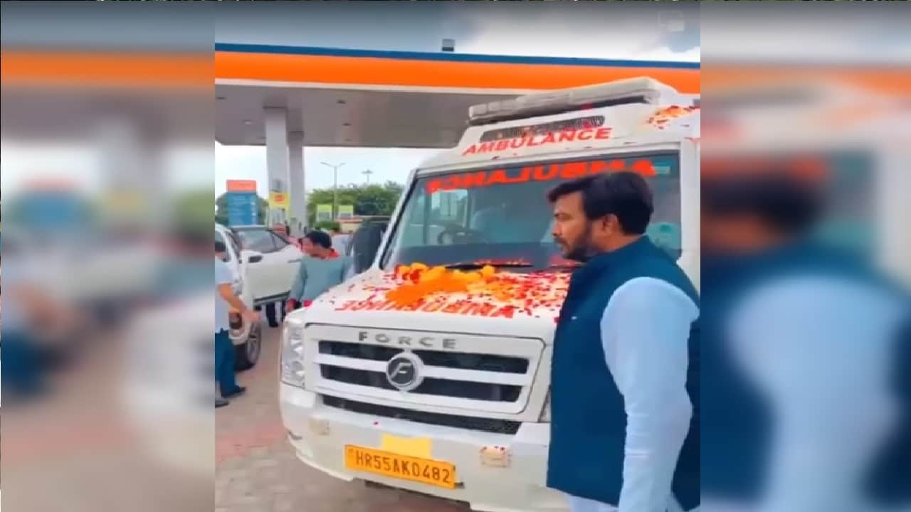 Mulayam Singh Yadav SP Founder Ka Nidhan body of SP Patron neta Ji Mulayam Singh Yadav reached Saifai