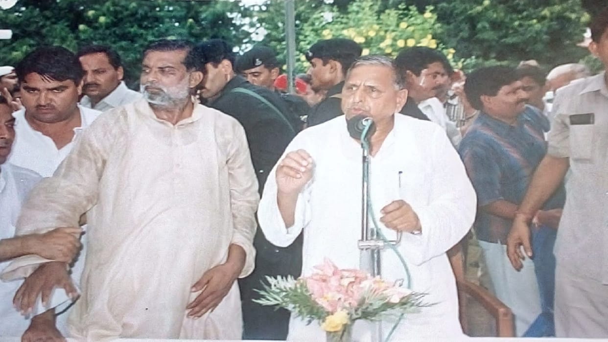 Mulayam had announced in Phulbagh to stop working in English in government offices