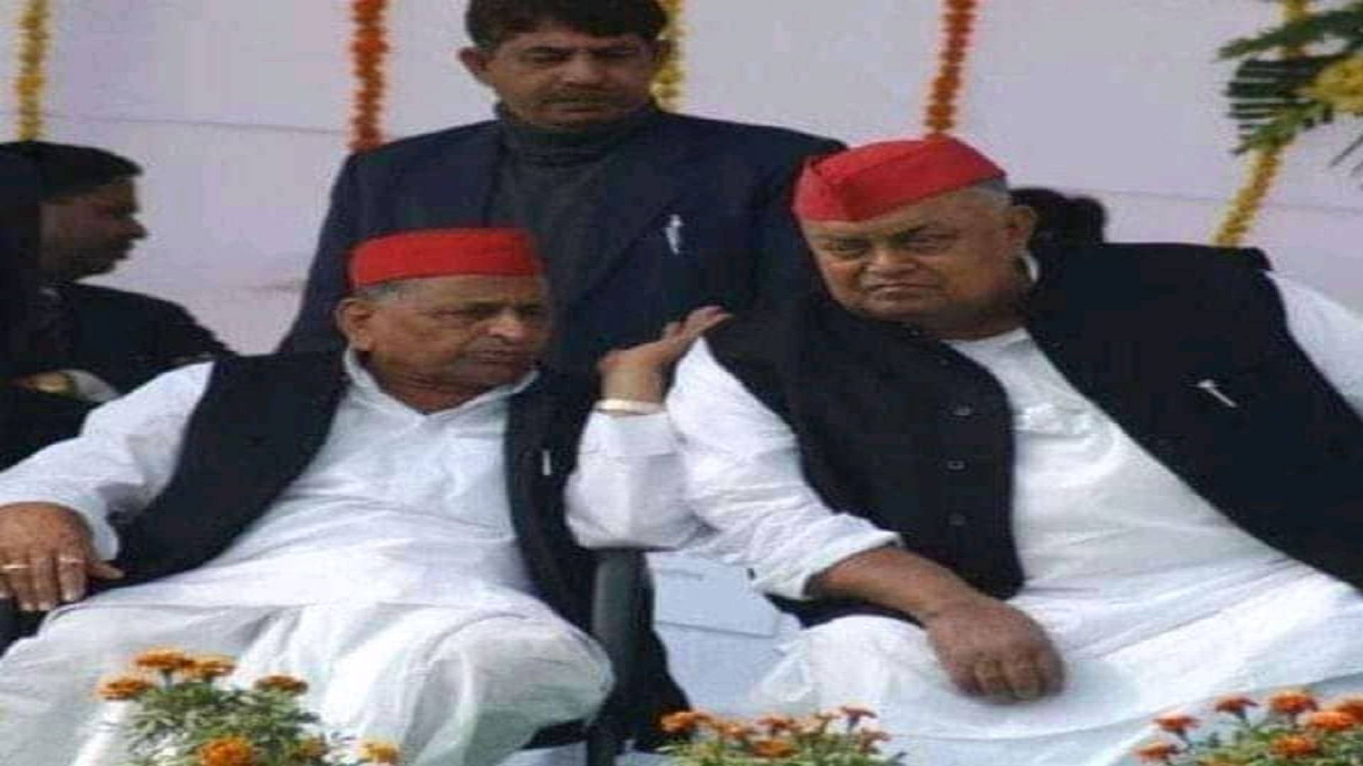 Mulayam singh yadav death considered as work land changed picture of Mainpuri