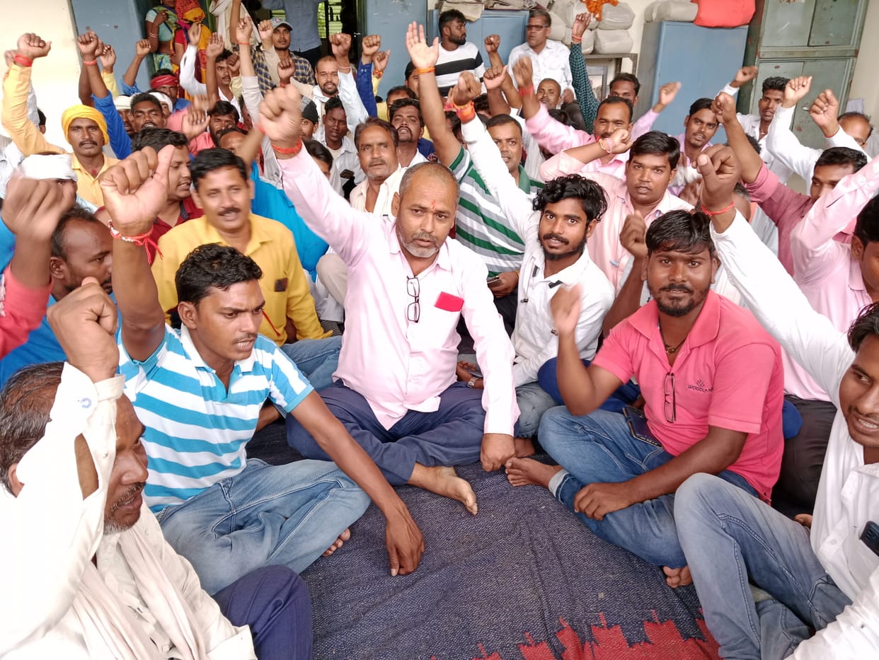 Electricity contract labor organizations demonstrated