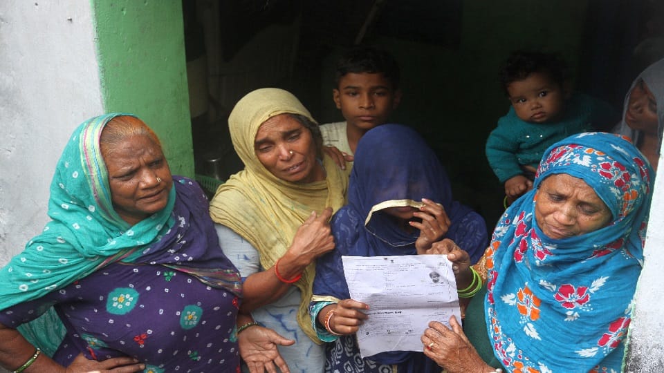 girl died after a building collapsed in Delhi s Farashkhana girl was only sister among seven brothers