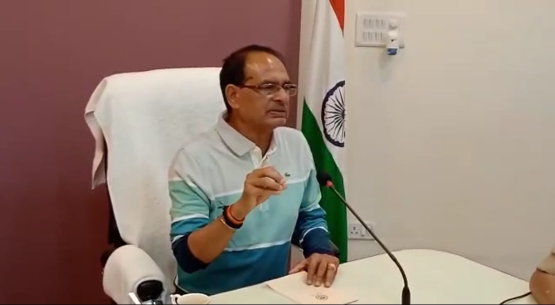 MP News CM convenes meeting on law and order, police make 2589 cases against illegal liquor