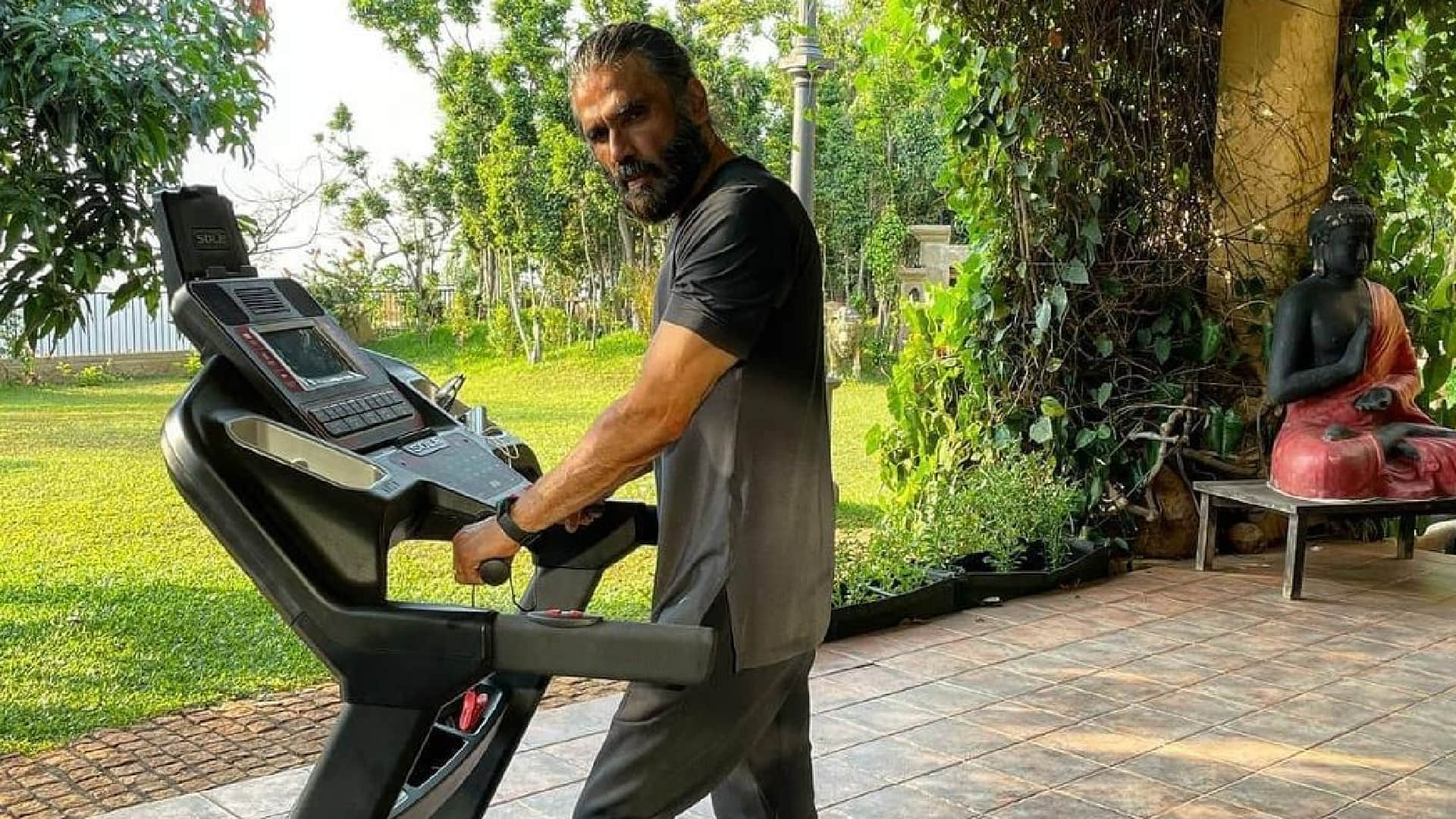 Tuesday Fitness Know About Bollywood Actor Suniel Shetty Workout Secret and Diet Plan