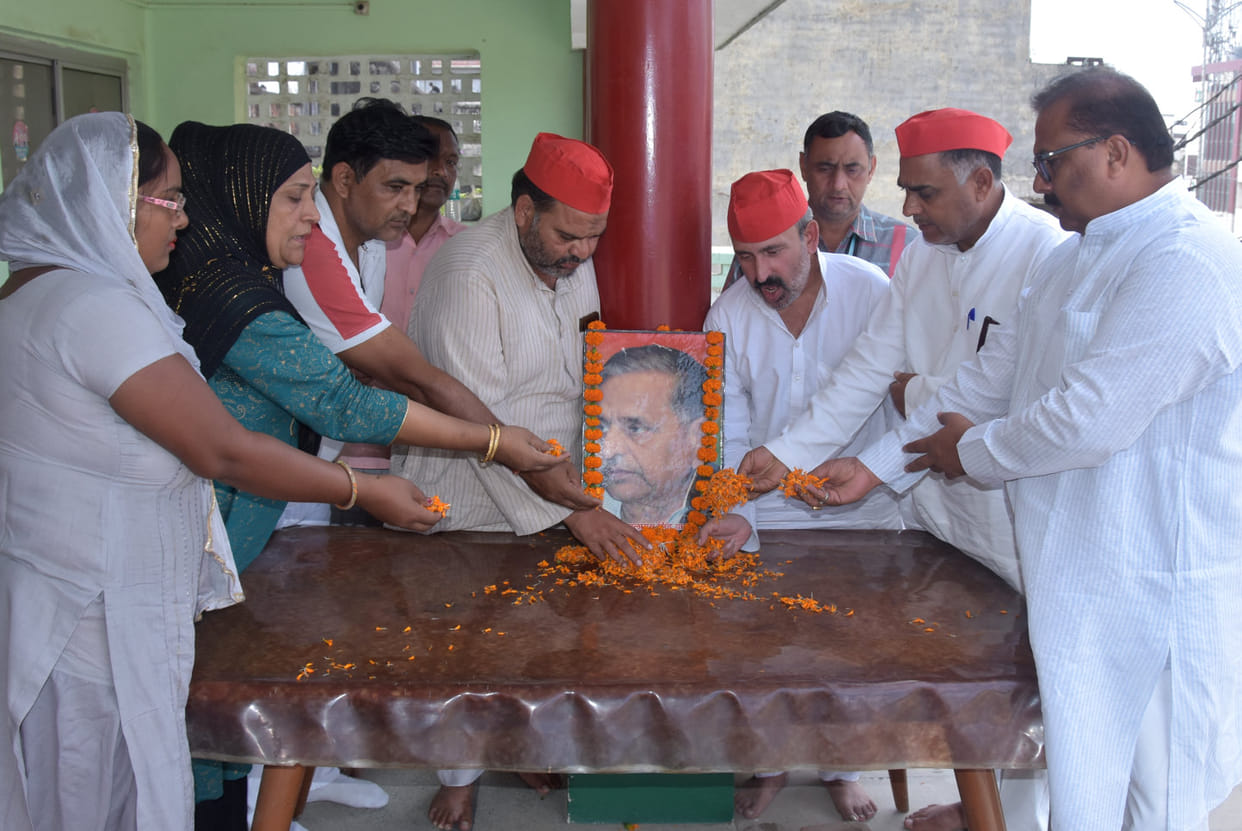Mulayam Singh Yadav was the voice of farmers, laborers and the underprivileged