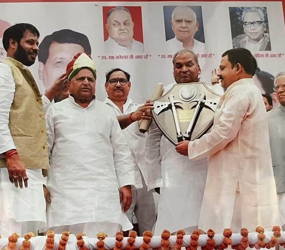 Mulayam singh yadav First time came in 1978 and last time in 2013 in deoria