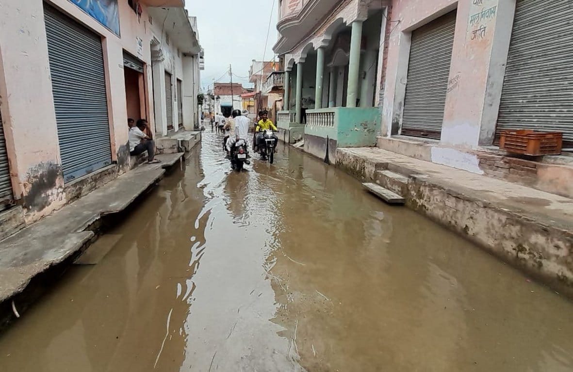 kartik raining like saawan