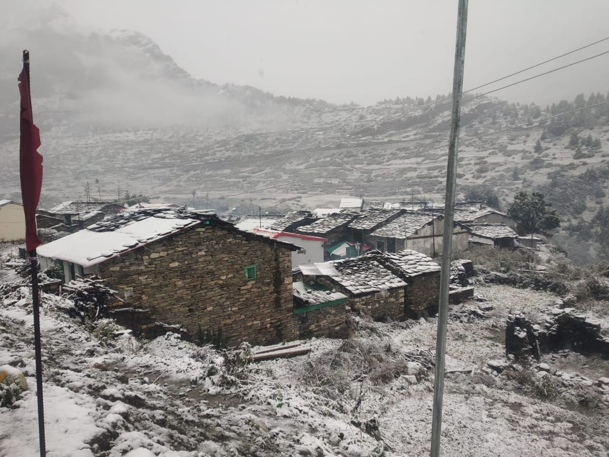 The temperature reached minus three degrees due to snowfall