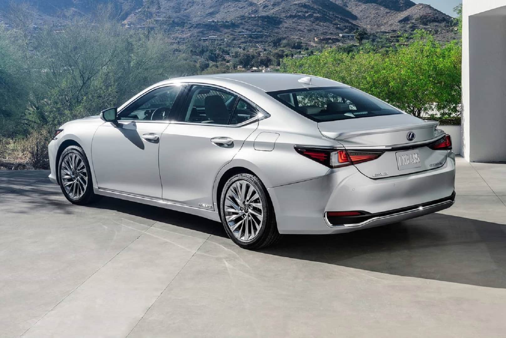 2022 Lexus ES 300h launched in India Know Price Featues Specs News in Hindi