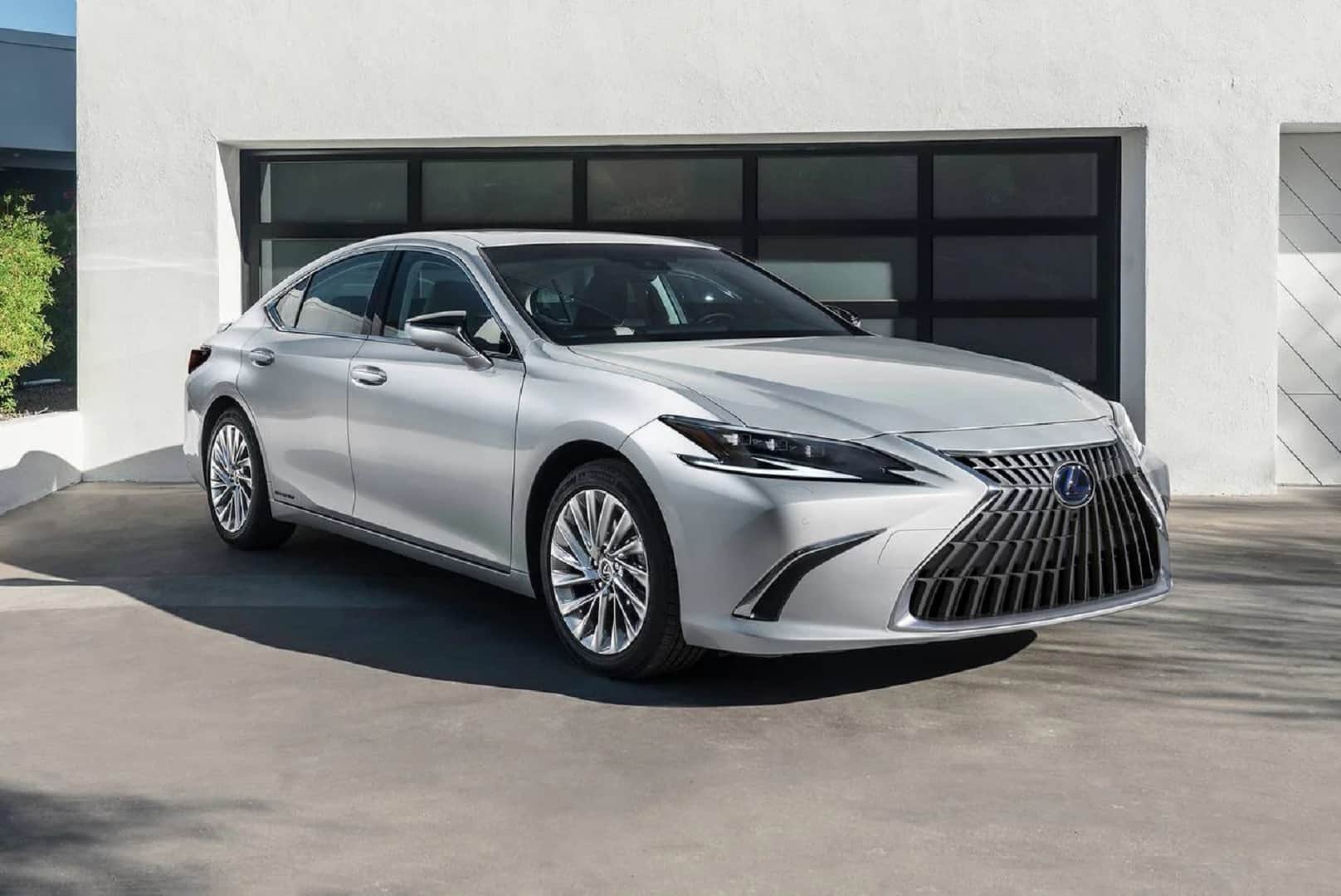 2022 Lexus ES 300h launched in India Know Price Featues Specs News in Hindi