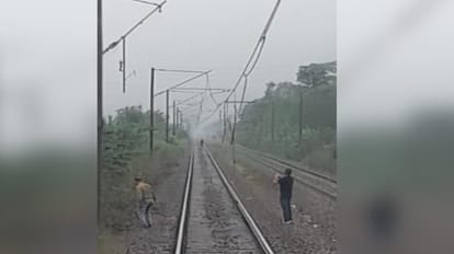 Dehradun News Group of buffaloes collided with Janshatabdi Express coming from Delhi passengers ruckus