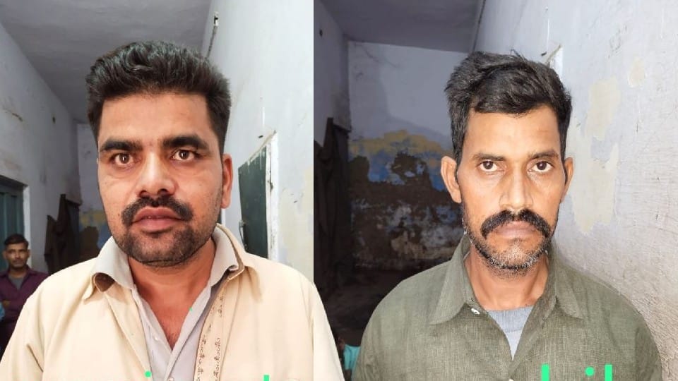 police arrested two accused for firing on the house in agra