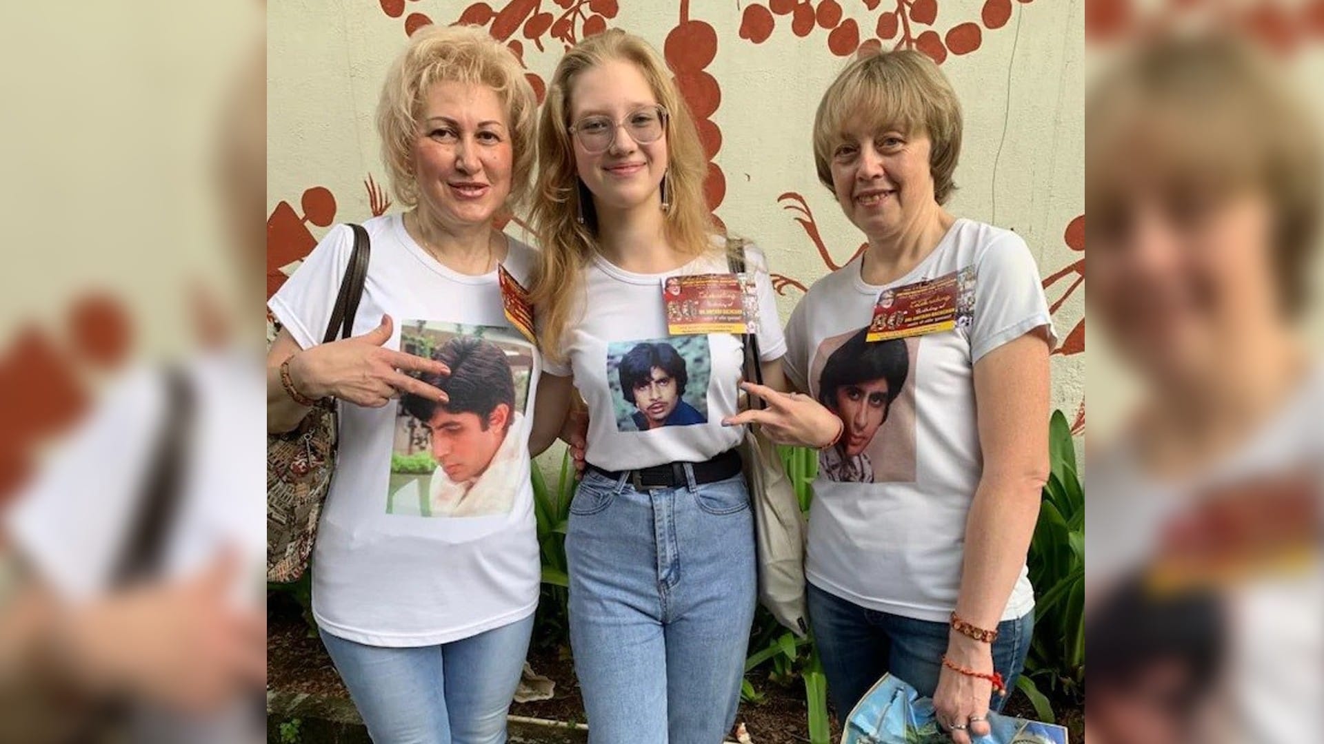 Amitabh Bachchan fans show up all day in Mumbai actor said Thank you very much