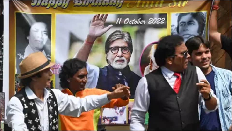 Amitabh Bachchan fans show up all day in Mumbai actor said Thank you very much