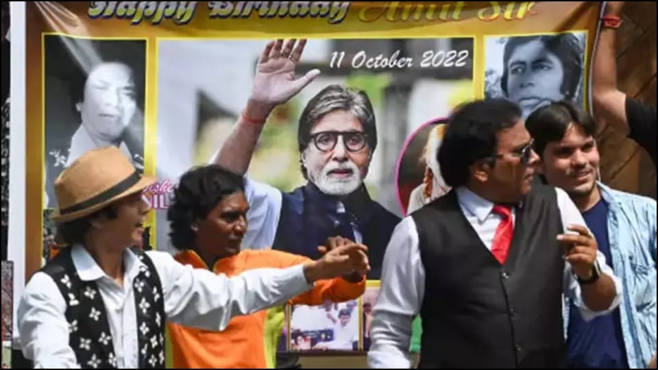 Amitabh Bachchan fans show up all day in Mumbai actor said Thank you very much