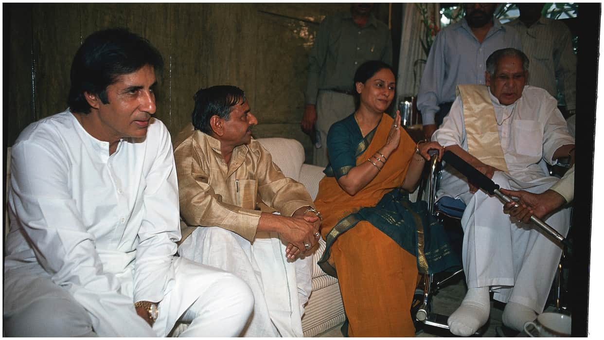 Why Abhishek Bachchan and Jaya Bachchan reached Saifai for Mulayam Singh funeral know both family relations