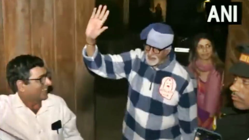 Amitabh Bachchan Birthday: Fans gathered outside his residence Jalsa in Mumbai to greet them
