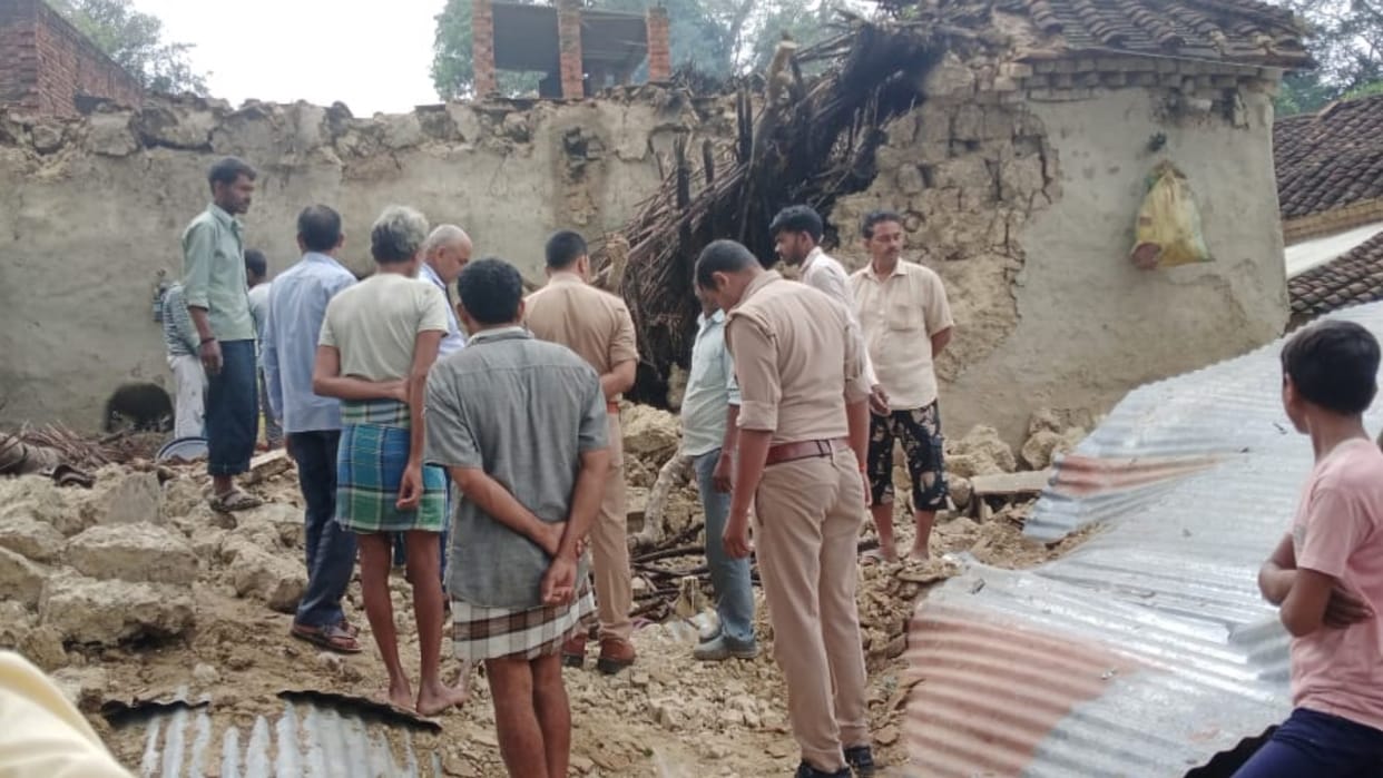 Two died when a house collapsed in Inayatnagar in Ayodhya.
