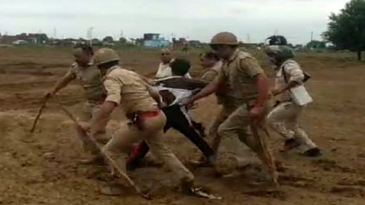 Baghpat: Ruckus over land occupation, police forcibly picked up farmers sitting on dharna
