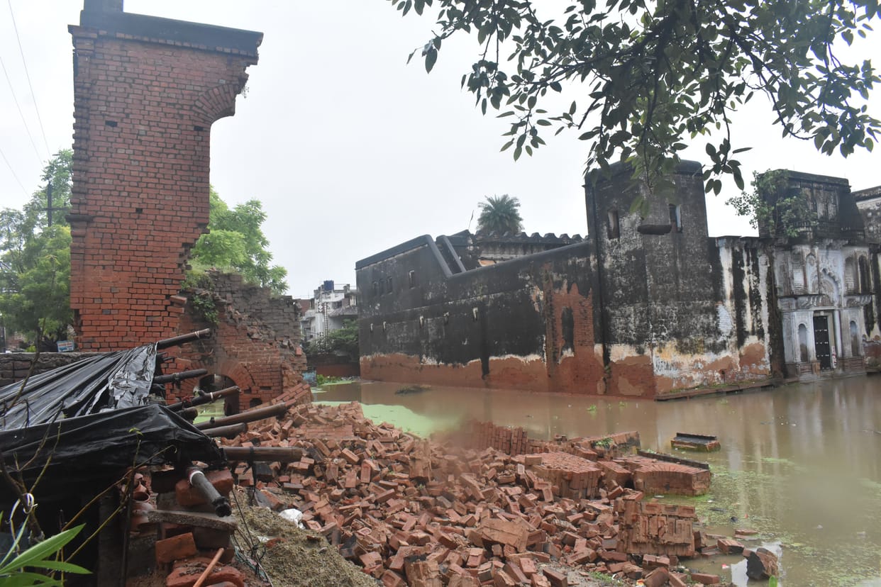 Raw closet fell in rain, old woman dies
