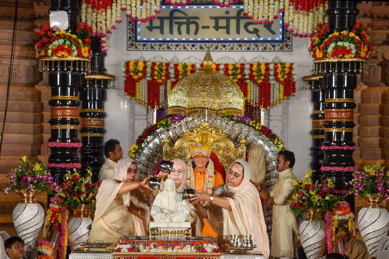 Abhishek with Panchamrit of Kripalu Maharaj with welcome on his birthday