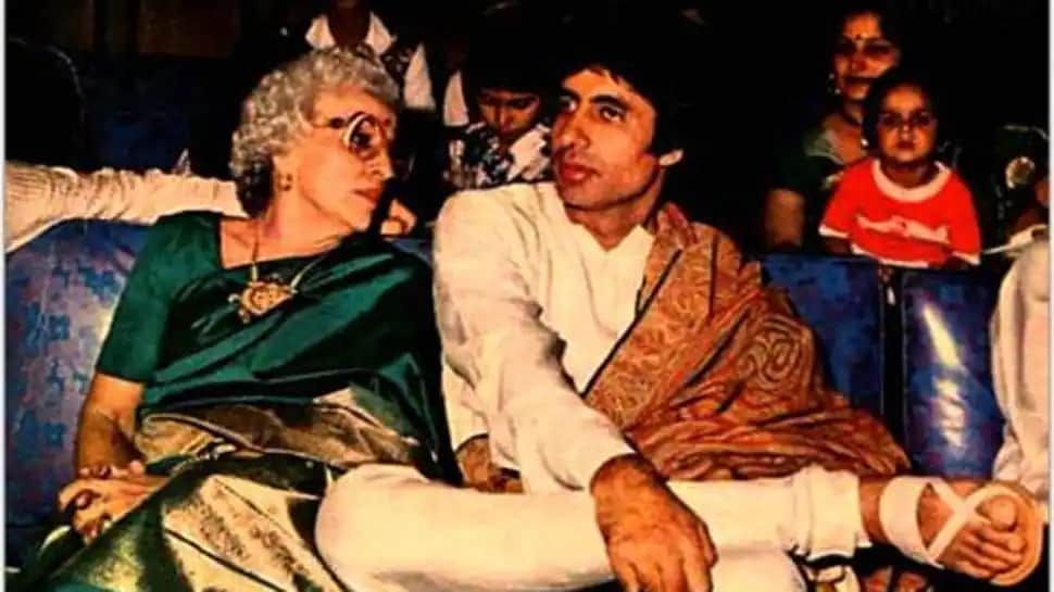 Jhumka gira re Bareli ke bazar me was a real story of related to amitabh bachchan mother teji bachchan
