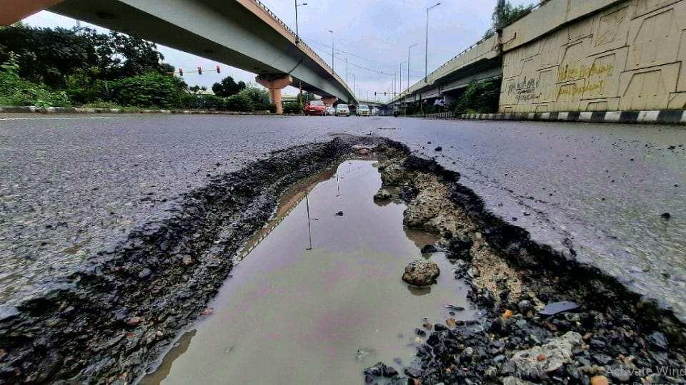 Due to potholes on the roads in Delhi people stuck on long jam