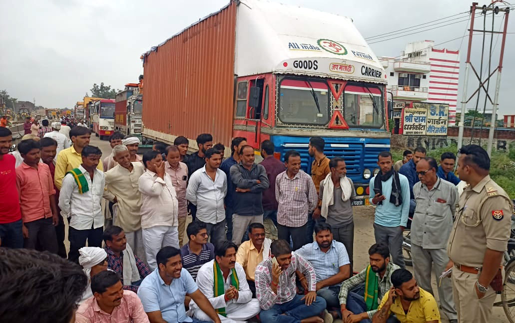 Traders and farmers blocked GT Road